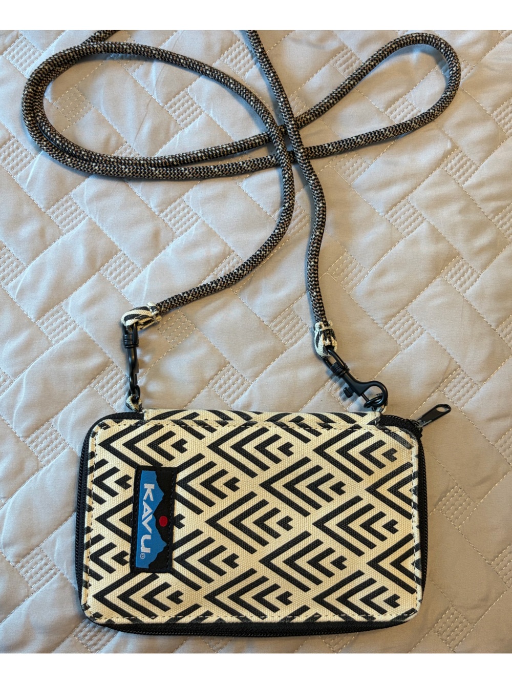 Kavu Cream and Black Geometric Crossbody Wristlet